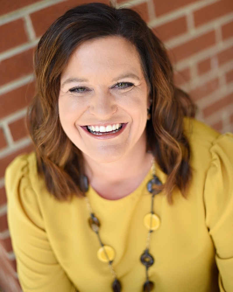 Dr. Suzanne Collins headshot